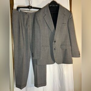Haggar 2 piece medium gray salt & pepper Hopsack/Basketweave patterned suit